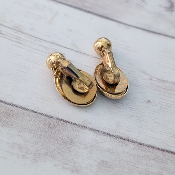 Vintage Clip On Earrings Black Enamel & Gold Tone Ball Dangle - Picture 5 of 6